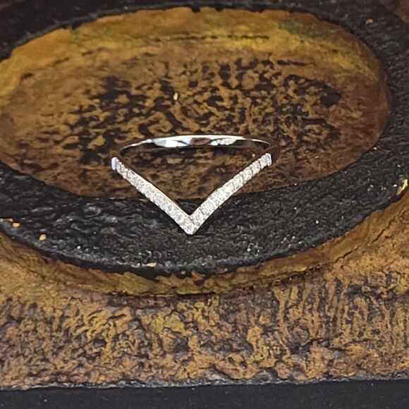 Women's Minimalist Dainty Chevron Promise Ring - Picture 3 of 6